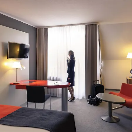 מלון Mercure Residenz Frankfurt Messe 4*